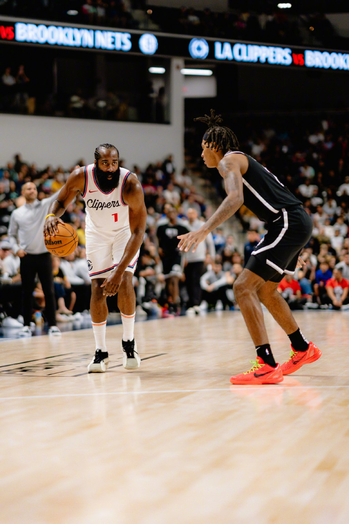 NBA季前赛：篮网主场大胜猛龙